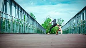 皇马曼联拜仁等豪门争夺里尔18岁中场布阿迪，转会费6000万欧